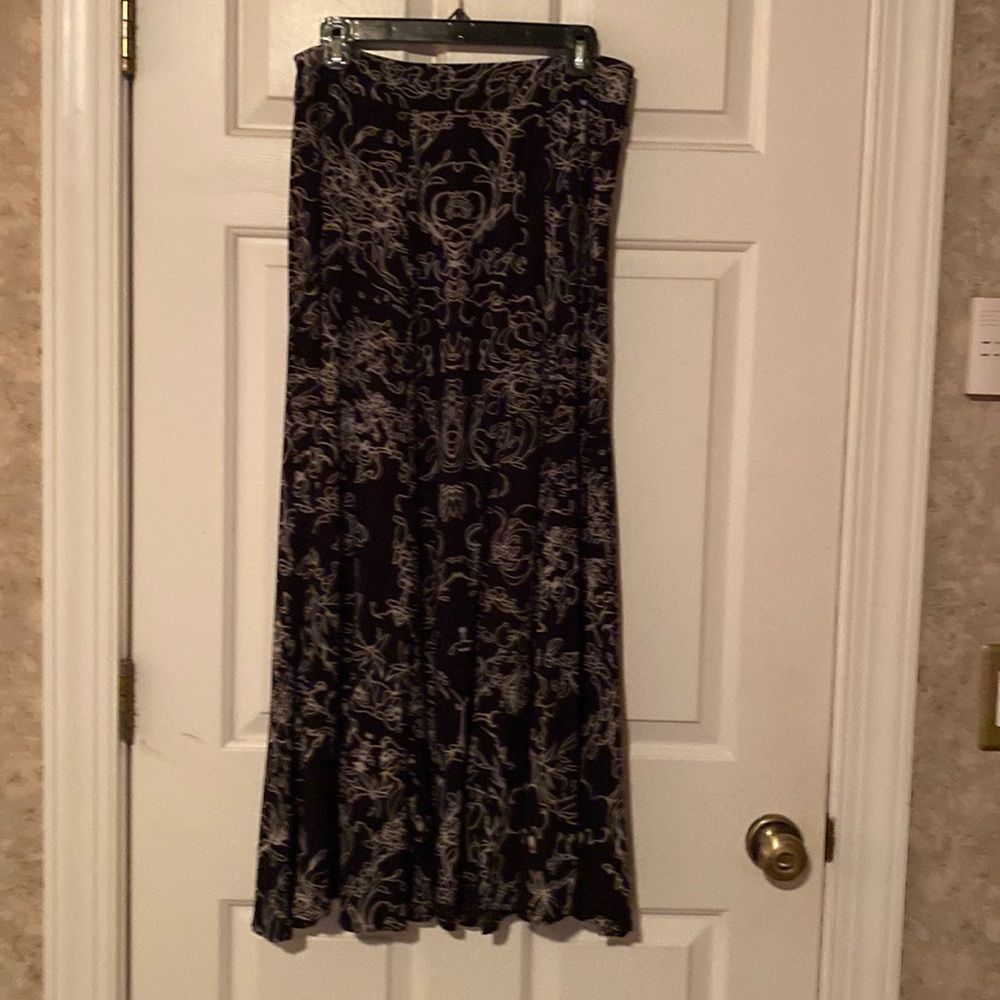 Soft Surroundings Small skirt, not lined. Black a& white print